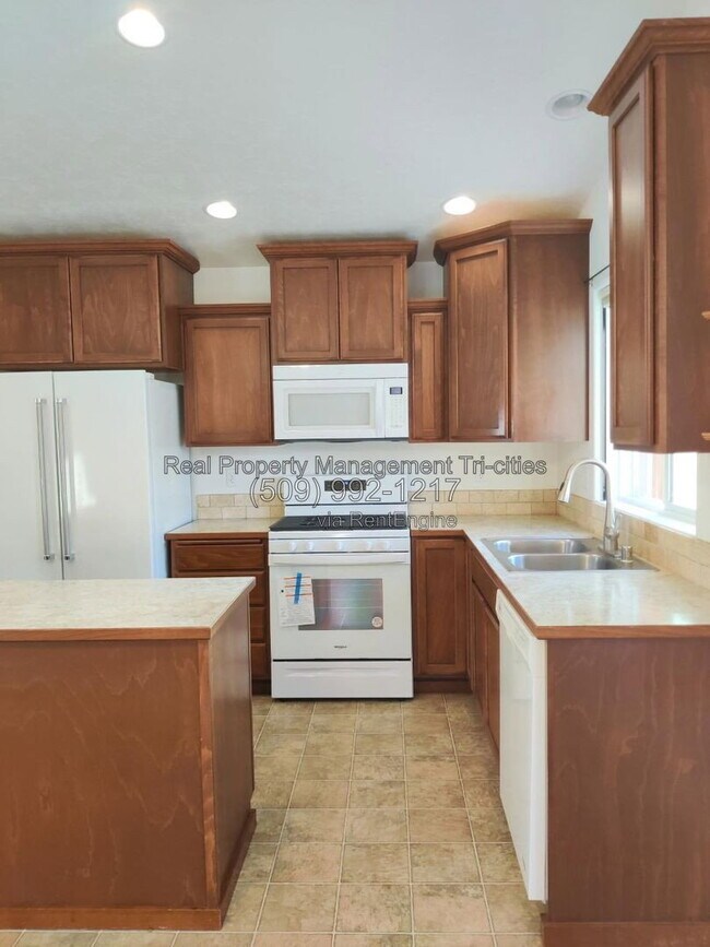 Building Photo - 5825 Sidon Ln