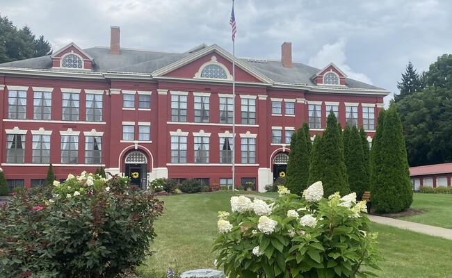Primary Photo - 231 Main St