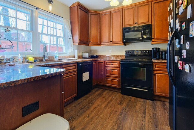 Building Photo - 15 White Street Extension