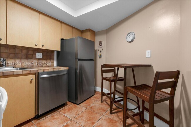 Building Photo - 3180 S Ocean Dr