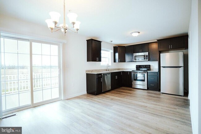 Primary Photo - 12 Millrace Ct