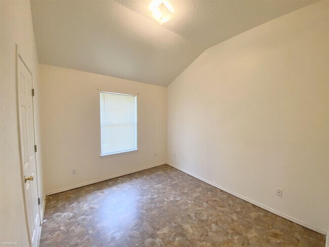 Building Photo - 3 br, 2 bath Duplex - 4605 Wade Dr B
