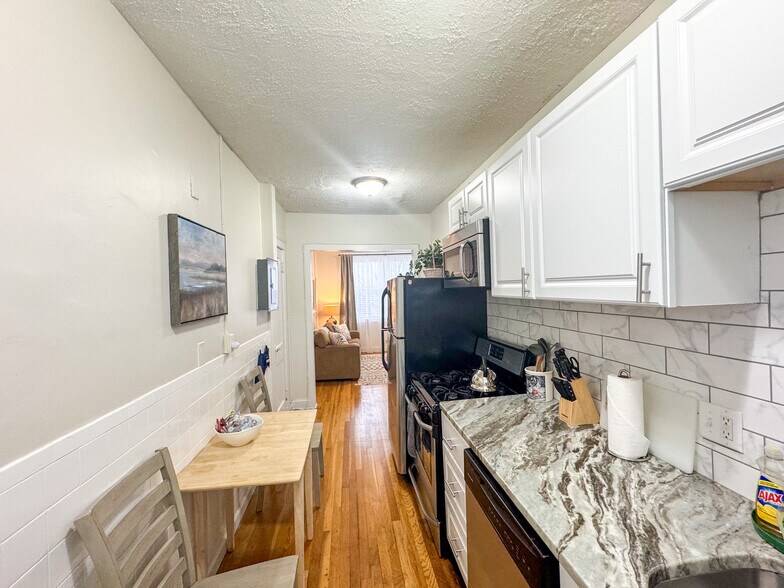 Building Photo - 197 Kent St