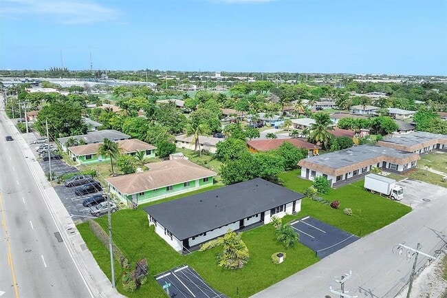 Building Photo - 1901 NW 14th Ave