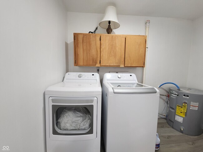 Building Photo - 106 S McCarty St