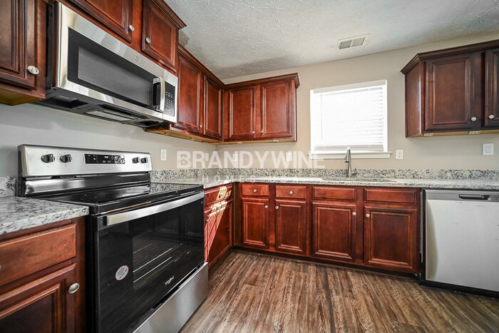 Building Photo - 801 Lake Chase