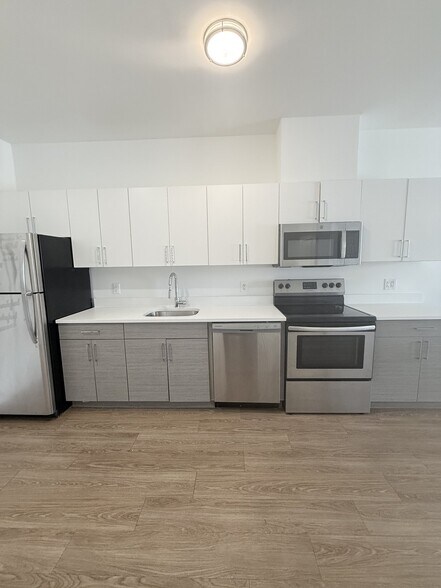 Building Photo - 429 Bergen Ave