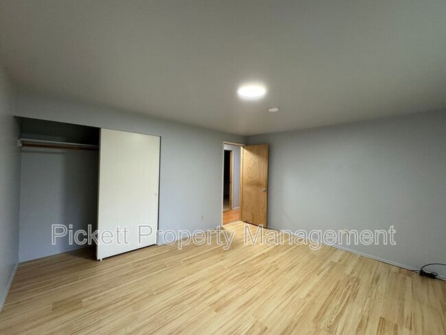 Building Photo - 3100 Armstrong Ln NE