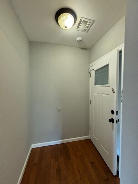 Building Photo - 853 S 12th St