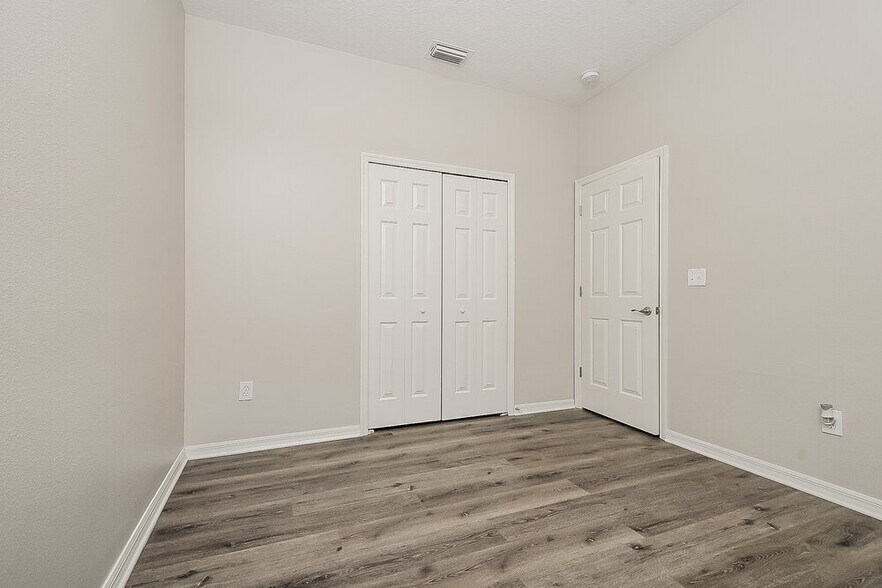Building Photo - 748 Star Pointe Dr