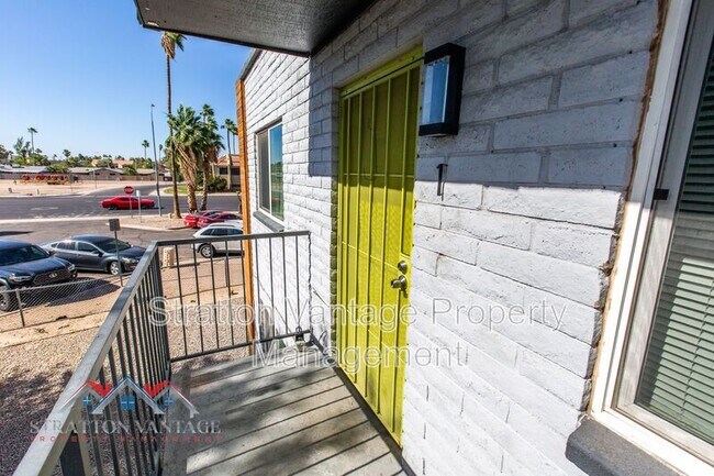 Building Photo - 863 W Ray Rd