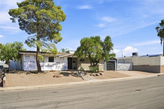 Building Photo - 609 Sierra Ln