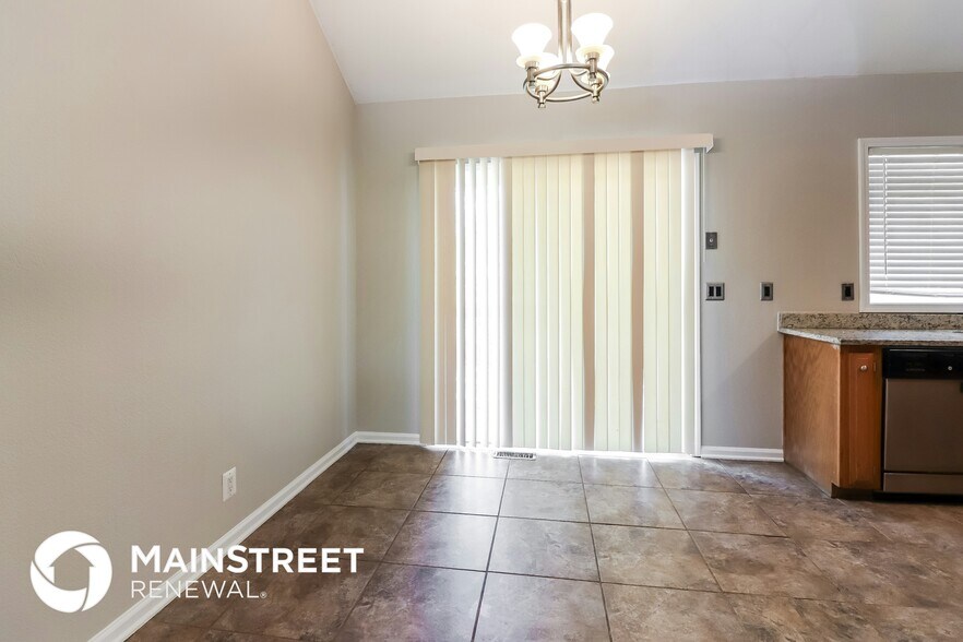 Building Photo - 522 Valle Dr