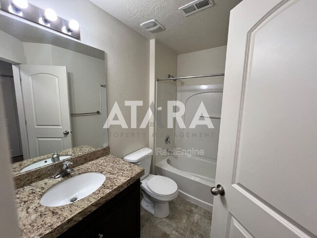 Building Photo - 713 Kirkbride Ave