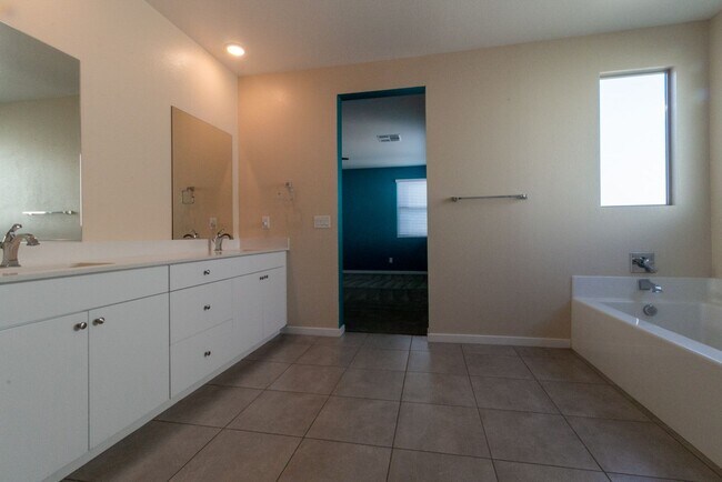Building Photo - 544 Ruby Mesa Ave