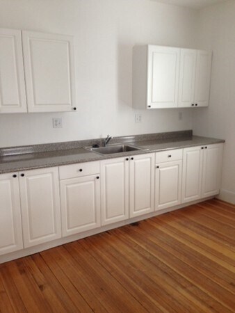 Building Photo - 93 Cass St