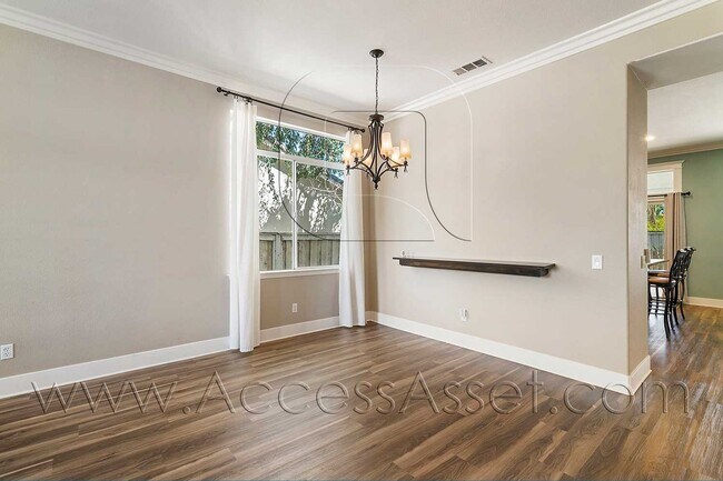 Building Photo - Elegant 4 Bed/2 Bath Home In Desirable North Shore Community!