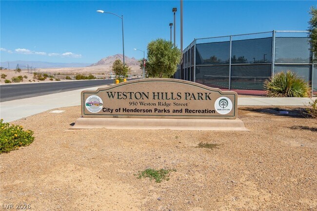 Building Photo - 1068 Crescent Falls St