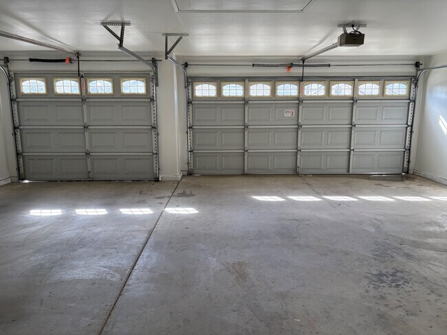 Building Photo - 697 Cromwell Ave