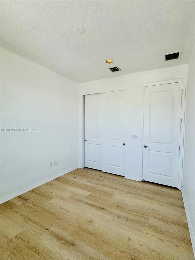 Building Photo - 3956 Poinciana Ln