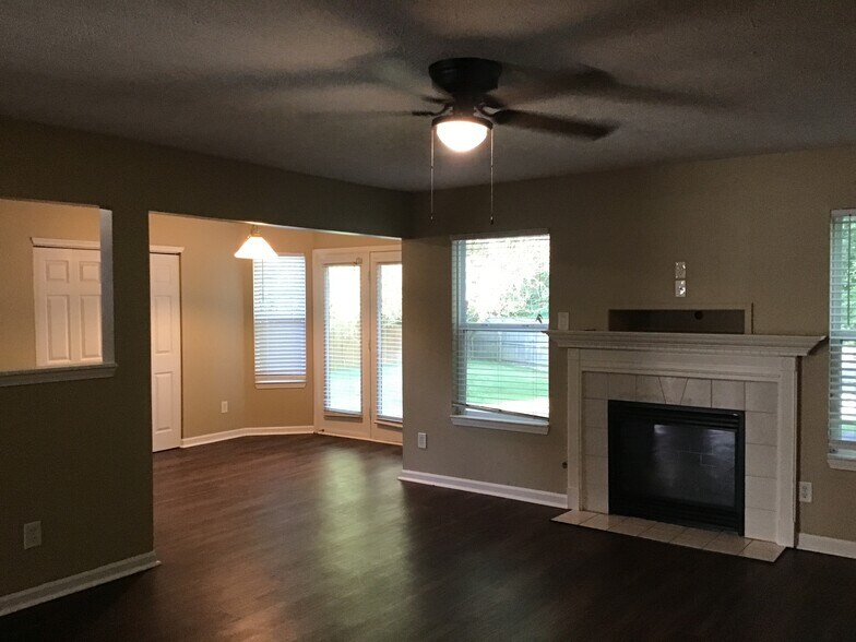 Building Photo - 1196 River Ridge Dr