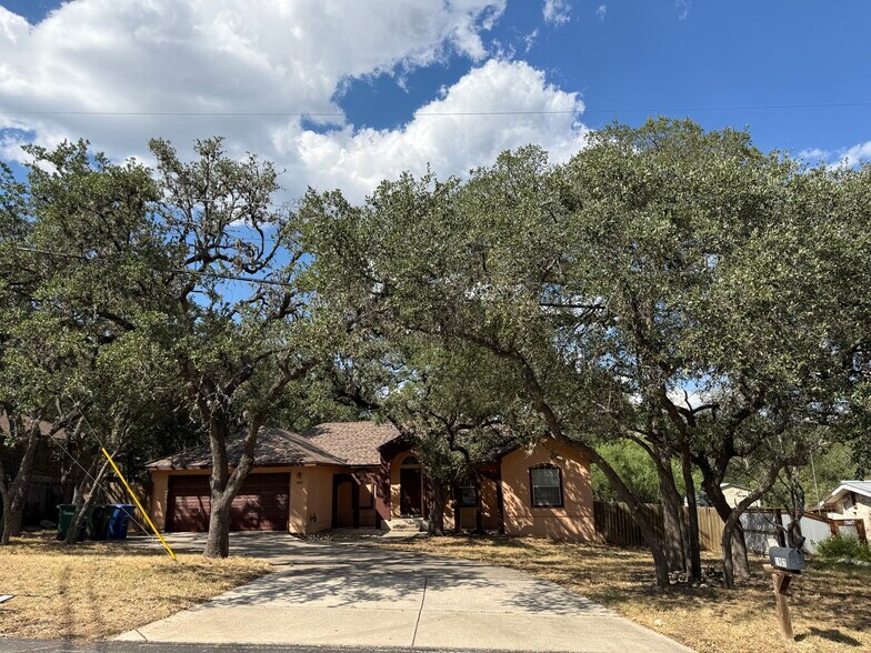 Building Photo - 1907 Summerwood Dr