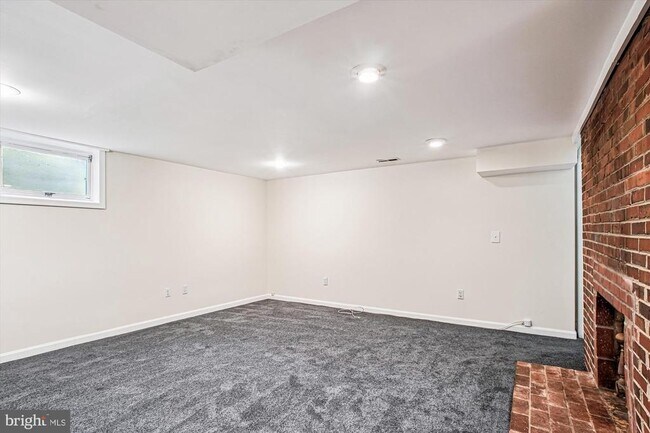 Building Photo - 6200 Verne St
