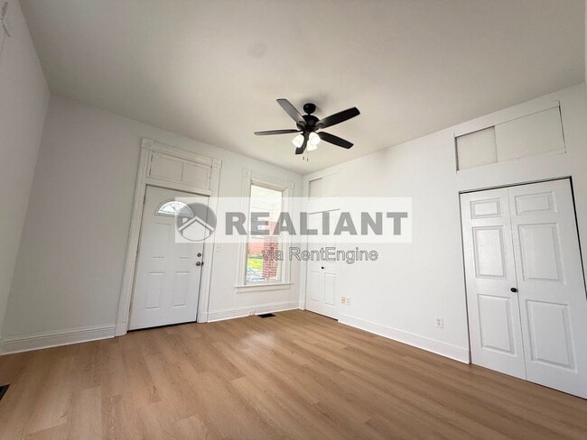 Building Photo - 124 W 31st St