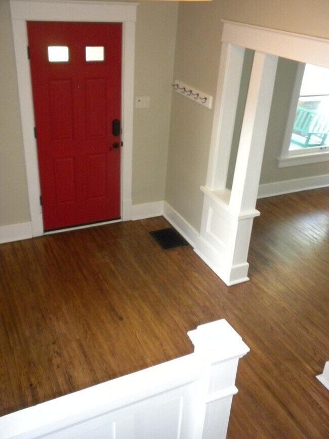 Building Photo - 3 bed/2 bath house - GRAD STUDENTS/PROFESS...