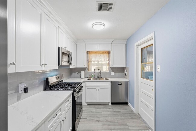 Building Photo - 3106 Madeley St