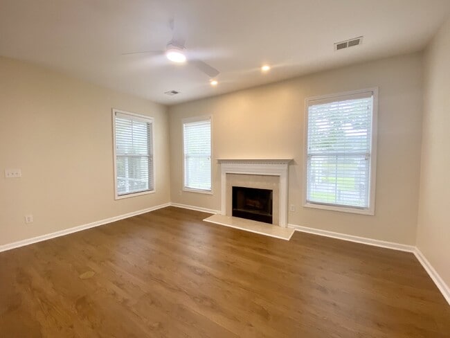 Building Photo - Charming Four-Bedroom Home in Bluffton wit...