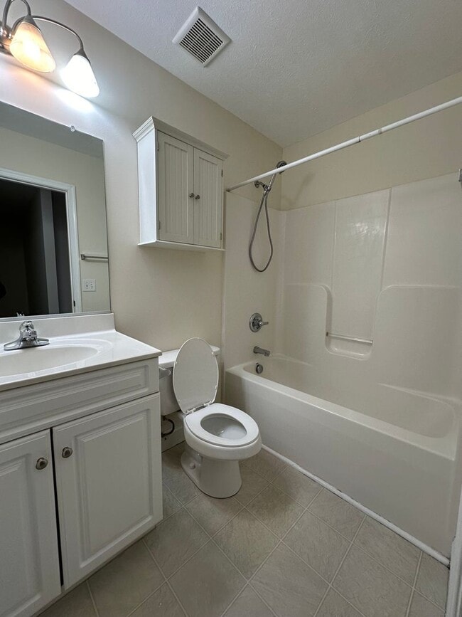 Building Photo - End Unit Townhome for Rent in Grottoes