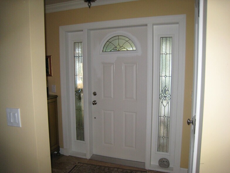 Building Photo - 1 SE Sharon St