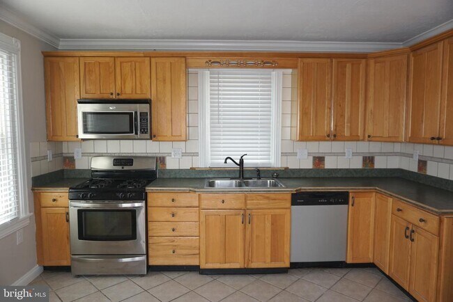 Building Photo - 3232 Ridge Pike