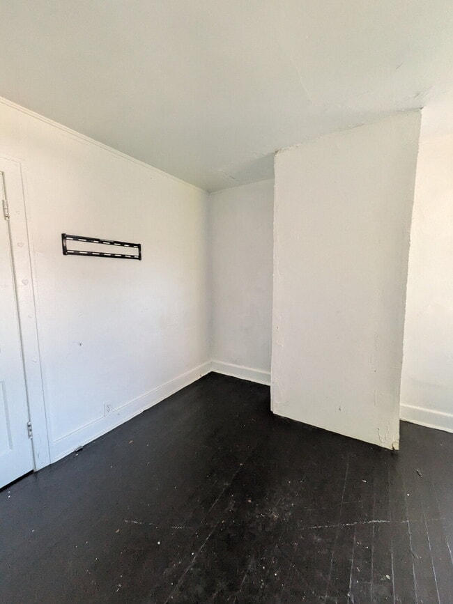 Building Photo - Section 8 approved 3 bed 1 bath home in McKeesport!