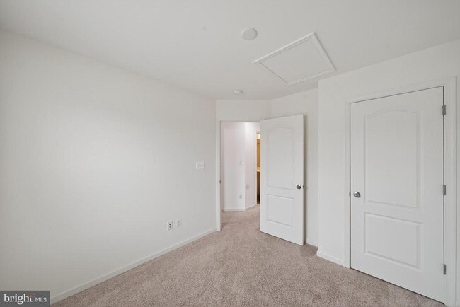 Building Photo - 18 Needle Ct