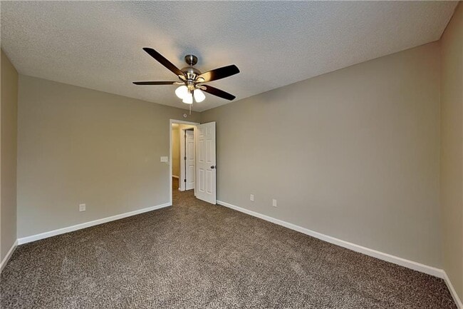 Building Photo - 1128 Grandview Cir