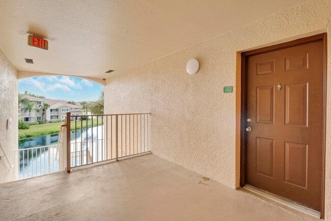 Building Photo - 141 SW Palm Dr