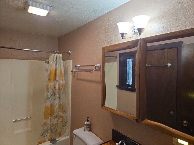 Building Photo - Pet Friendly! Redwood views! 3-bedroom hom...