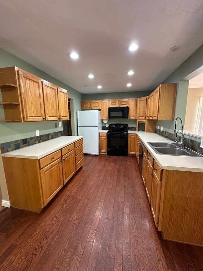 Building Photo - 2269 W Skyview Dr