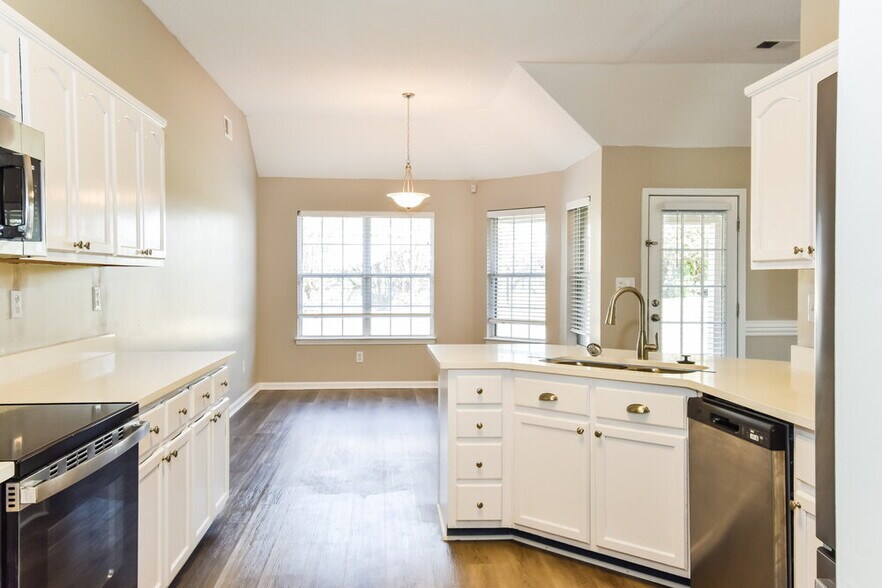 Building Photo - 2102 Heather Ridge
