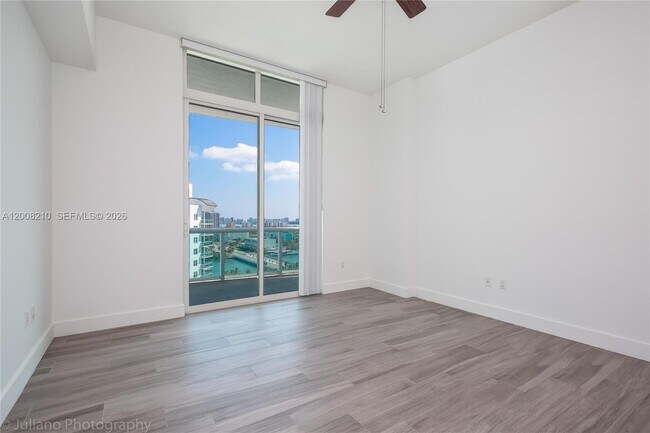 Building Photo - 7900 Harbor Island Dr