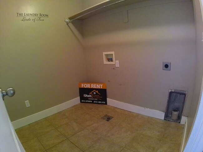 Building Photo - 3 bdrm 2 1/2 bth TownHome 2 Car Garage-Dog...