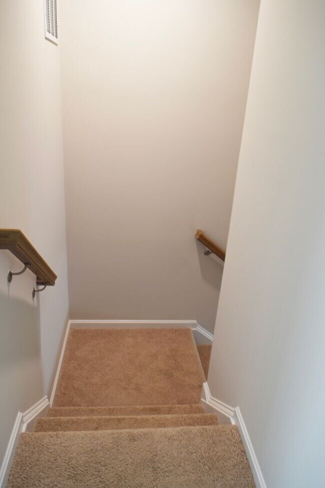 Building Photo - Stunning NEW Townhouse in Heritage Trace!