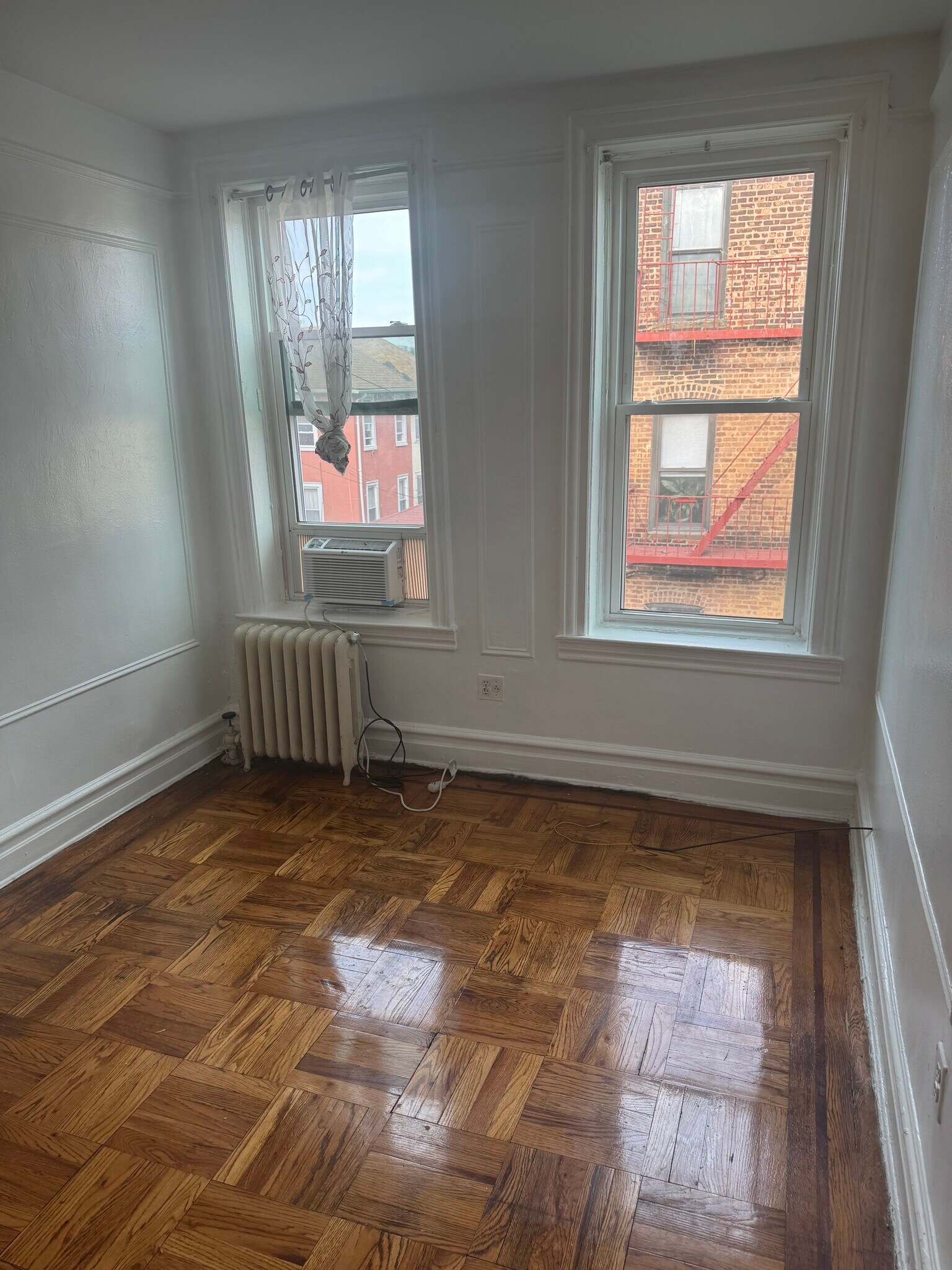 Building Photo - 821 Troy Ave