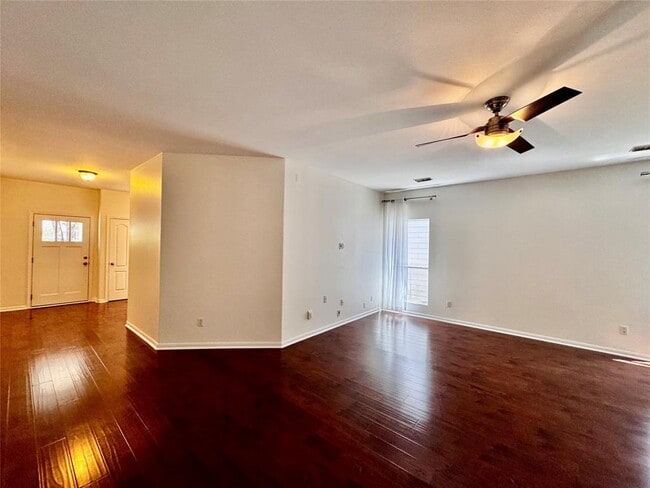 Building Photo - 2209 Independence Dr