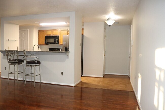 Building Photo - well-kept 2-bedroom, 2-bath condo