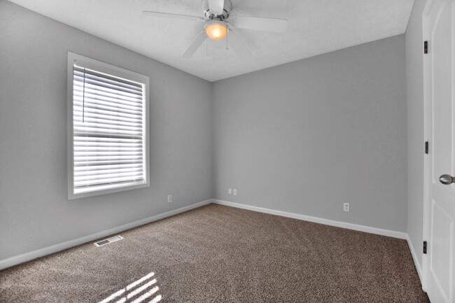 Building Photo - Pet Friendly Three Bedroom with Bonus!