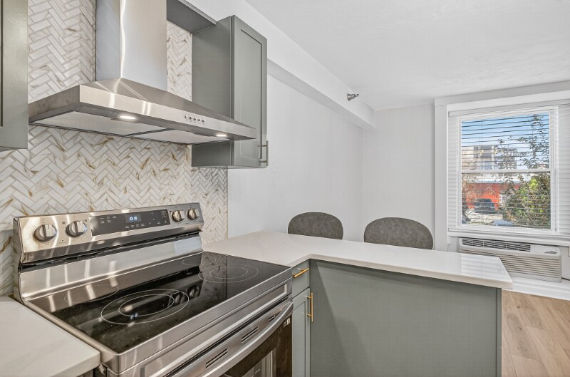 Building Photo - 224 E Garden St