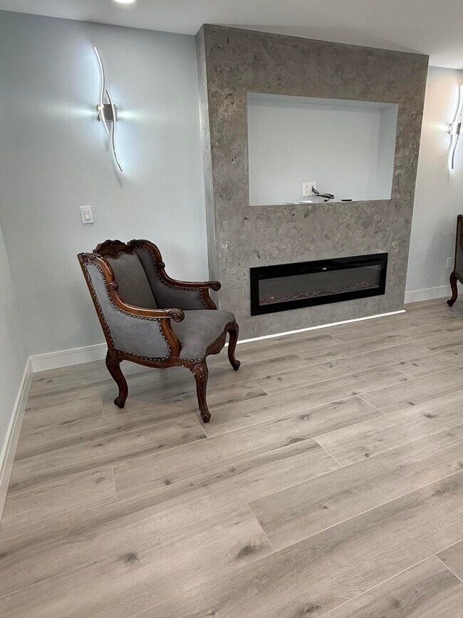 Building Photo - 216 Normandy Ln